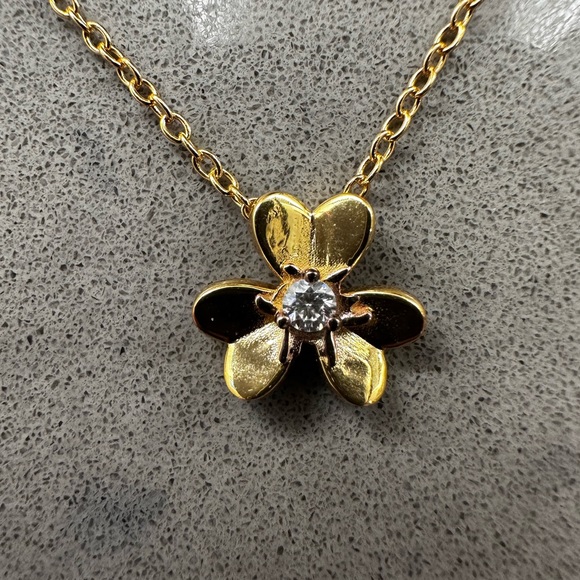 VCA inspired 18K Yellow gold Frivole Pendant. - Picture 3 of 7